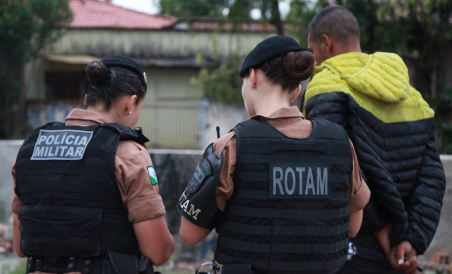 08-03-2019 Dia Internacional da Mulher 12º BPM O 12º Batalhão da Polícia Militar do Paraná decidiu manter o efetivo que atende a área central de Curitiba exclusivamente feminino, nesta sexta-feira, 8 de Março. O policiamento de radiopatrulha é feito por mulheres. A iniciativa busca valorizá-las. Todas as policiais da unidade, tanto do serviço operacional quando do administrativo se reuniram as 6 horas no batalhão e, desde então, estão nas ruas do centro da capital atendendo ocorrências. Curitiba, 08/03/2019 - Foto: Soldado Priscila Carvalho