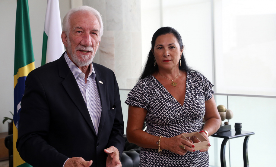 O governador em exercício Darci Piana se reuniu nesta sexta-feira (8) com 13 cônsules de países da Europa, Ásia e das Américas. A reunião no Palácio Iguaçu também contou com a participação do Chefe do Escritório de Representação do Ministério das Relações Exteriores no Paraná, embaixador Igor Kipman. Curitiba, 08/03/2019. Foto: Gilson Abreu/ANPr