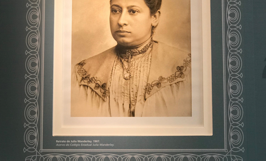 Mais de 80% do Quadro Próprio do Magistério paranaense é composto por mulheres. Além de estarem no comando das salas de aula, na organização e planejamento pedagógico, elas também cuidam da merenda, da limpeza e da administração dos mais de 2 mil colégios estaduais do Paraná.  -  Curitiba, 08/03/2019  -  Foto: Divulgação SEED