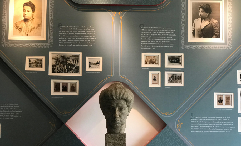 Mais de 80% do Quadro Próprio do Magistério paranaense é composto por mulheres. Além de estarem no comando das salas de aula, na organização e planejamento pedagógico, elas também cuidam da merenda, da limpeza e da administração dos mais de 2 mil colégios estaduais do Paraná.  -  Curitiba, 08/03/2019  -  Foto: Divulgação SEED