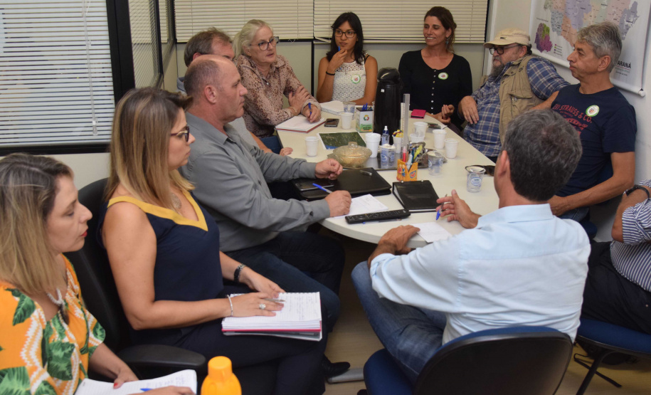 As secretarias de Estado da Saúde e do Desenvolvimento Sustentável e Turismo reforçam, a partir deste sábado (9), a necessidade de vacinação contra febre amarela para os visitantes de parques e unidades de conservação do Paraná, especialmente do Litoral, onde há circulação do vírus da doença. Foto:Diogo Pracz de Oliveira/SESA