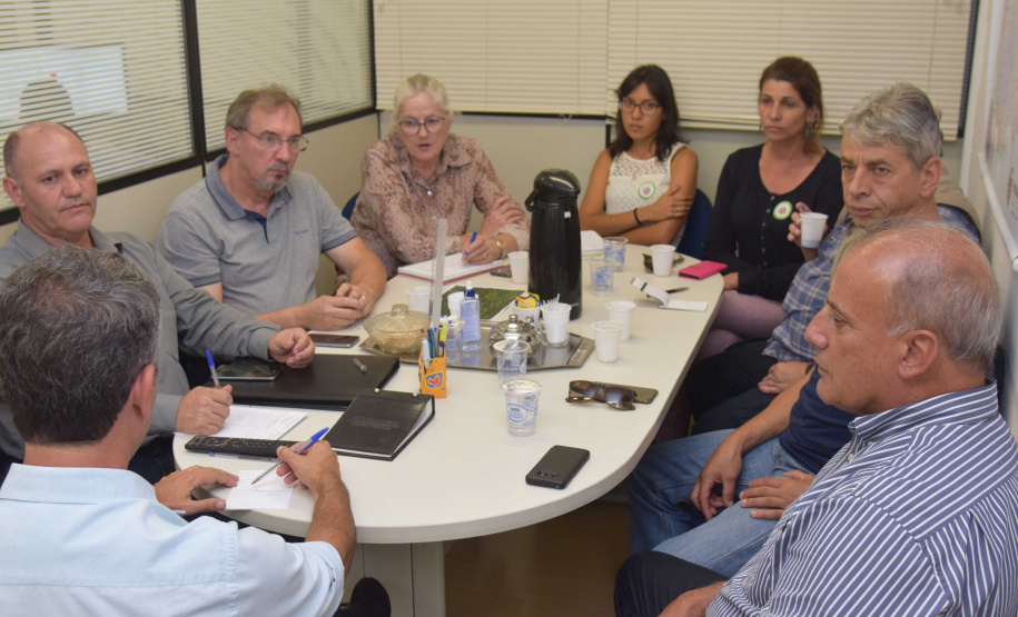 As secretarias de Estado da Saúde e do Desenvolvimento Sustentável e Turismo reforçam, a partir deste sábado (9), a necessidade de vacinação contra febre amarela para os visitantes de parques e unidades de conservação do Paraná, especialmente do Litoral, onde há circulação do vírus da doença. Foto:Diogo Pracz de Oliveira/SESA