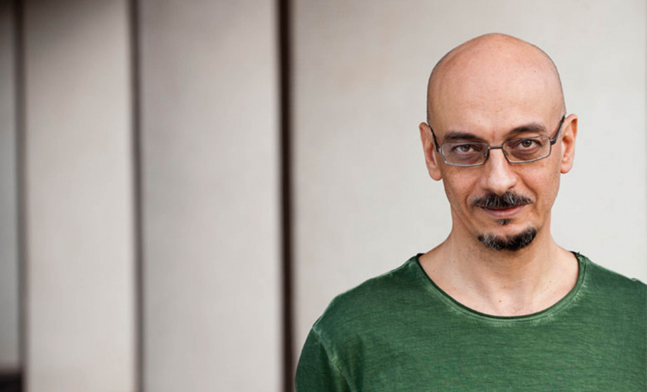 O escritor e jornalista Sérgio Rodrigues é o primeiro convidado da temporada 2019 do projeto Um Escritor na Biblioteca. O bate-papo, com mediação do jornalista Jonatan Silva, acontece em 19 de março, às 19h, no auditório da Biblioteca Pública do Paraná, em Curitiba. Até o final do ano, outros sete autores participam dos encontros. A entrada é gratuita.Foto: Divulgação/SECC