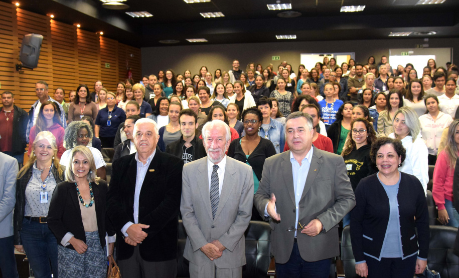 O Serviço Nacional de Aprendizagem Comercial do Paraná (Senac-PR) realizou hoje a aula inaugural para alunos dos cursos técnicos profissionalizantes. A maior parte dos cursos ofertados pela instituição. O vice-governador Darci Piana e o secretário de Estado da Saúde, Beto Preto, participaram do evento.Foto: Diogo Pracz/SESA