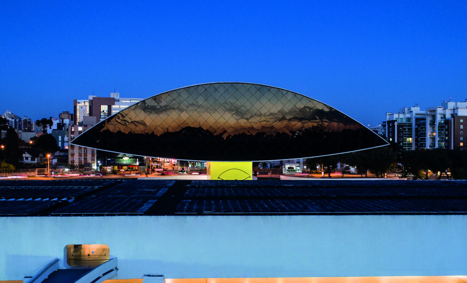 Quem for ao Museu Oscar Niemeyer nesta quarta-feira (13), dia da semana com entrada sempre gratuita, poderá participar de uma programação especial e aproveitar a oportunidade para visitar exposições que encerram no domingo (17). As atividades são preparadas pela equipe do Educativo do museu. Foto:Guilherme Pupo