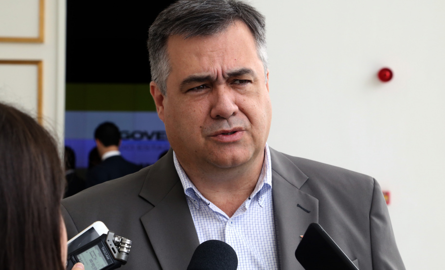 Reunião do secretariado coordenada pelo vice-governador Darci Piana. O secretário de Saúde, Beto Preto, esclareceu na reunião que o Paraná não vive momento de surto ou epidemia de qualquer doença, mas que é preciso reforçar a vacinação nas áreas de risco contra febre amarela, principalmente na região do Litoral.  Curitiba,  12/03/2019  -  Foto: Gilson Abreu/ANPr