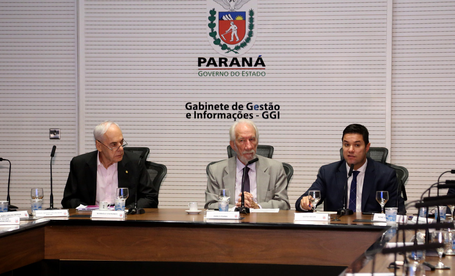 Reunião do secretariado coordenada pelo vice-governador Darci Piana. O secretário de Saúde, Beto Preto, esclareceu na reunião que o Paraná não vive momento de surto ou epidemia de qualquer doença, mas que é preciso reforçar a vacinação nas áreas de risco contra febre amarela, principalmente na região do Litoral.  Curitiba,  12/03/2019  -  Foto: Gilson Abreu/ANPr