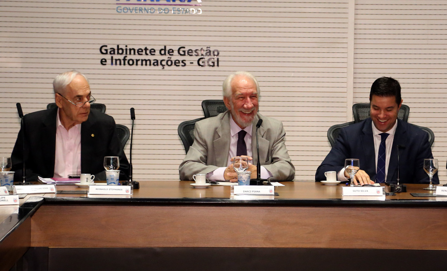 Reunião do secretariado coordenada pelo vice-governador Darci Piana. O secretário de Saúde, Beto Preto, esclareceu na reunião que o Paraná não vive momento de surto ou epidemia de qualquer doença, mas que é preciso reforçar a vacinação nas áreas de risco contra febre amarela, principalmente na região do Litoral.  Curitiba,  12/03/2019  -  Foto: Gilson Abreu/ANPr