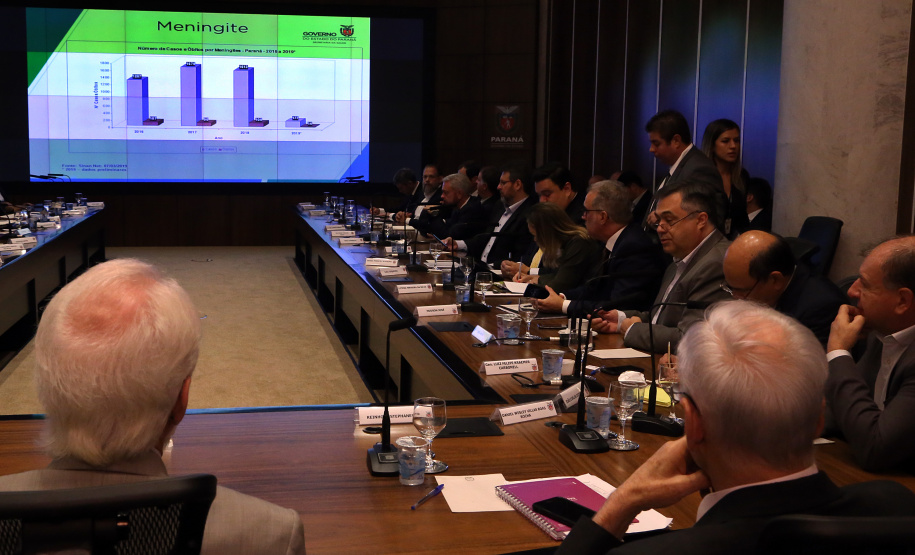 Reunião do secretariado coordenada pelo vice-governador Darci Piana. O secretário de Saúde, Beto Preto, esclareceu na reunião que o Paraná não vive momento de surto ou epidemia de qualquer doença, mas que é preciso reforçar a vacinação nas áreas de risco contra febre amarela, principalmente na região do Litoral.  Curitiba,  12/03/2019  -  Foto: Gilson Abreu/ANPr