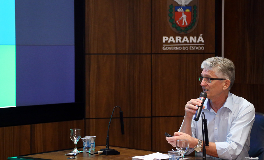 O agronegócio paranaense representa 33% do PIB do Estado, emprega 840 mil pessoas e é responsável por 70% das exportações, algo em torno de US$ 14 bilhões por ano, segundo apresentação feita pelo secretário da Agricultura e Abastecimento, Norberto Ortigara, na reunião de secretariado desta terça-feira (12).  -  Curitiba, 12/03/2019  -  Foto: Gilson Abreu/ANPr