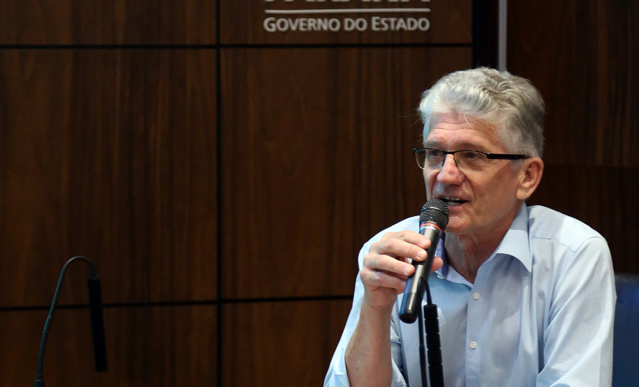 O agronegócio paranaense representa 33% do PIB do Estado, emprega 840 mil pessoas e é responsável por 70% das exportações, algo em torno de US$ 14 bilhões por ano, segundo apresentação feita pelo secretário da Agricultura e Abastecimento, Norberto Ortigara, na reunião de secretariado desta terça-feira (12).  -  Curitiba, 12/03/2019  -  Foto: Gilson Abreu/ANPr