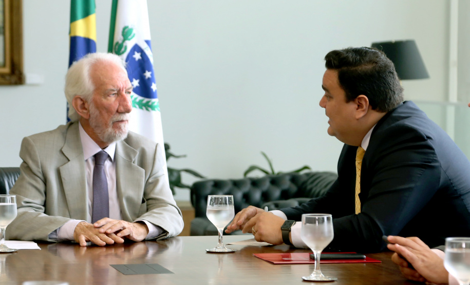 O Governo do Paraná elaborou um projeto de lei que institucionaliza o Programa de Compliance e Integridade na administração pública estadual. A mensagem foi entregue nesta terça-feira (12) ao deputado Hussein Bakri, líder do governo, que encaminhará a proposta na Assembleia Legislativa.  -  Curitiba, 12/03/2019  -  Foto: Gilson Abreu/ANPr
