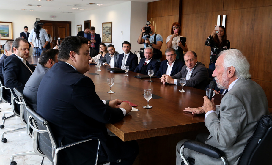 O Governo do Paraná elaborou um projeto de lei que institucionaliza o Programa de Compliance e Integridade na administração pública estadual. A mensagem foi entregue nesta terça-feira (12) ao deputado Hussein Bakri, líder do governo, que encaminhará a proposta na Assembleia Legislativa.  -  Curitiba, 12/03/2019  -  Foto: Gilson Abreu/ANPr