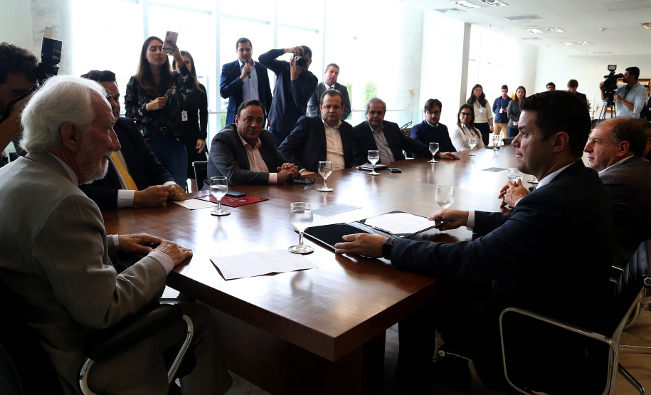 O Governo do Paraná elaborou um projeto de lei que institucionaliza o Programa de Compliance e Integridade na administração pública estadual. A mensagem foi entregue nesta terça-feira (12) ao deputado Hussein Bakri, líder do governo, que encaminhará a proposta na Assembleia Legislativa.  -  Curitiba, 12/03/2019  -  Foto: Gilson Abreu/ANPr