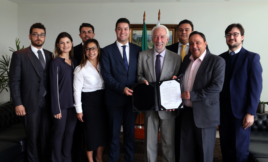 O Governo do Paraná elaborou um projeto de lei que institucionaliza o Programa de Compliance e Integridade na administração pública estadual. A mensagem foi entregue nesta terça-feira (12) ao deputado Hussein Bakri, líder do governo, que encaminhará a proposta na Assembleia Legislativa.  -  Curitiba, 12/03/2019  -  Foto: Gilson Abreu/ANPr