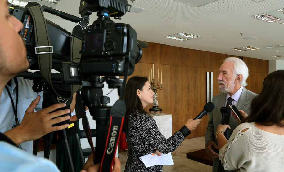 O Governo do Paraná elaborou um projeto de lei que institucionaliza o Programa de Compliance e Integridade na administração pública estadual. A mensagem foi entregue nesta terça-feira (12) ao deputado Hussein Bakri, líder do governo, que encaminhará a proposta na Assembleia Legislativa.  -  Curitiba, 12/03/2019  -  Foto: Gilson Abreu/ANPr