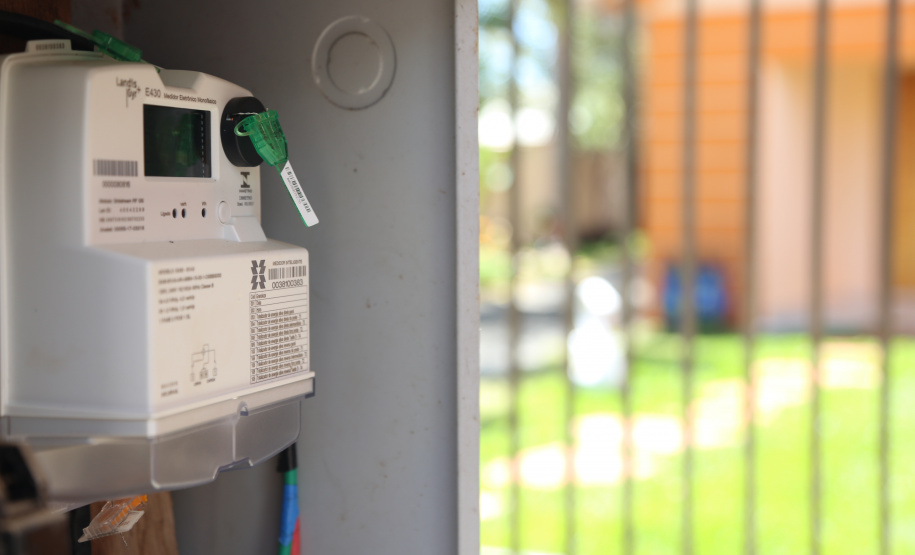 Medidores inteligentes em Ipiranga, nos Campos Gerais, a primeira cidade smart energy do País.   -  Foto: Dani Catisti/Copel