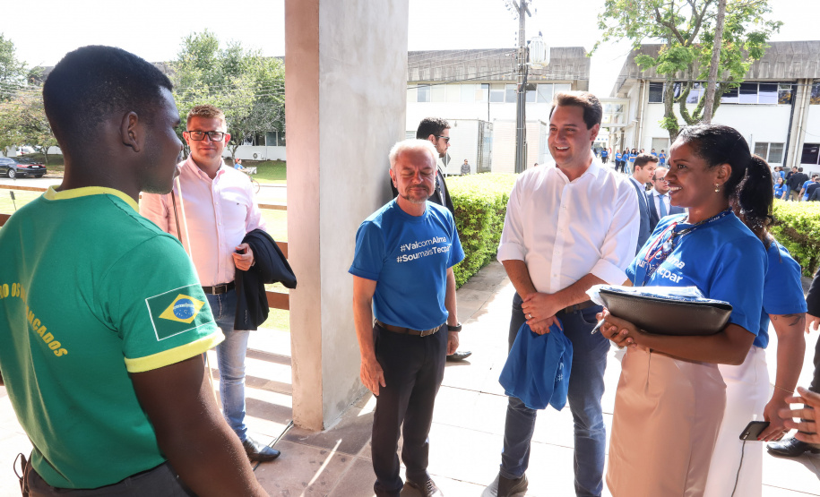 O governador Carlos Massa Ratinho Junior empossa a nova diretoria do Instituto de Tecnologia do Paraná (Tecpar). Tomam posse como diretor-presidente do Tecpar, Fabio Cammarota; diretora comercial, Danielle Portela; o diretor de Desenvolvimento Tecnológico e Inovação, Rafael Rodrigues; e diretor de Administração e Finanças, Arnaldo da Fonseca. Foto: Rodrigo Félix Leal/ANPr