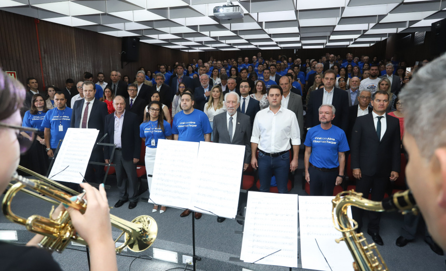 O governador Carlos Massa Ratinho Junior empossa a nova diretoria do Instituto de Tecnologia do Paraná (Tecpar). Tomam posse como diretor-presidente do Tecpar, Fabio Cammarota; diretora comercial, Danielle Portela; o diretor de Desenvolvimento Tecnológico e Inovação, Rafael Rodrigues; e diretor de Administração e Finanças, Arnaldo da Fonseca. Foto: Rodrigo Félix Leal/ANPr