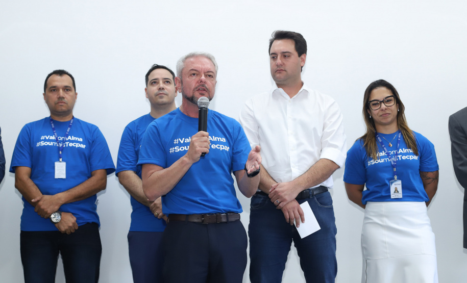 O governador Carlos Massa Ratinho Junior empossa a nova diretoria do Instituto de Tecnologia do Paraná (Tecpar). Tomam posse como diretor-presidente do Tecpar, Fabio Cammarota; diretora comercial, Danielle Portela; o diretor de Desenvolvimento Tecnológico e Inovação, Rafael Rodrigues; e diretor de Administração e Finanças, Arnaldo da Fonseca. Foto: Rodrigo Félix Leal/ANPr