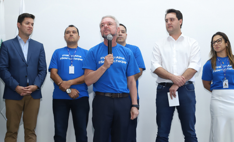 O governador Carlos Massa Ratinho Junior empossa a nova diretoria do Instituto de Tecnologia do Paraná (Tecpar). Tomam posse como diretor-presidente do Tecpar, Fabio Cammarota; diretora comercial, Danielle Portela; o diretor de Desenvolvimento Tecnológico e Inovação, Rafael Rodrigues; e diretor de Administração e Finanças, Arnaldo da Fonseca. Foto: Rodrigo Félix Leal/ANPr