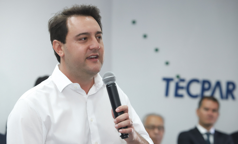 O governador Carlos Massa Ratinho Junior empossa a nova diretoria do Instituto de Tecnologia do Paraná (Tecpar). Tomam posse como diretor-presidente do Tecpar, Fabio Cammarota; diretora comercial, Danielle Portela; o diretor de Desenvolvimento Tecnológico e Inovação, Rafael Rodrigues; e diretor de Administração e Finanças, Arnaldo da Fonseca. Foto: Rodrigo Félix Leal/ANPr