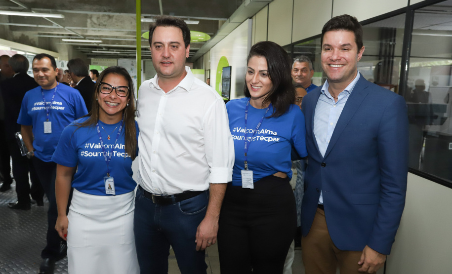 O governador Carlos Massa Ratinho Junior empossa a nova diretoria do Instituto de Tecnologia do Paraná (Tecpar). Tomam posse como diretor-presidente do Tecpar, Fabio Cammarota; diretora comercial, Danielle Portela; o diretor de Desenvolvimento Tecnológico e Inovação, Rafael Rodrigues; e diretor de Administração e Finanças, Arnaldo da Fonseca. Foto: Rodrigo Félix Leal/ANPr