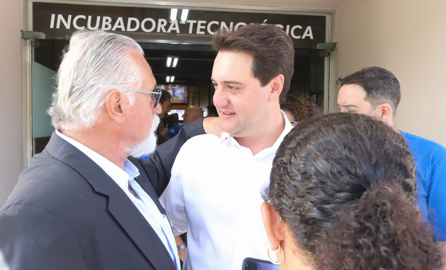 O governador Carlos Massa Ratinho Junior empossa a nova diretoria do Instituto de Tecnologia do Paraná (Tecpar). Tomam posse como diretor-presidente do Tecpar, Fabio Cammarota; diretora comercial, Danielle Portela; o diretor de Desenvolvimento Tecnológico e Inovação, Rafael Rodrigues; e diretor de Administração e Finanças, Arnaldo da Fonseca. Foto: Rodrigo Félix Leal/ANPr