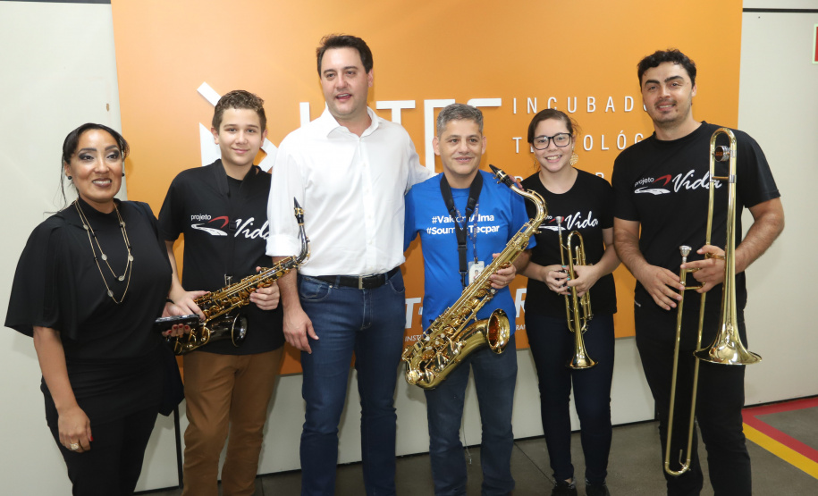 O governador Carlos Massa Ratinho Junior empossa a nova diretoria do Instituto de Tecnologia do Paraná (Tecpar). Tomam posse como diretor-presidente do Tecpar, Fabio Cammarota; diretora comercial, Danielle Portela; o diretor de Desenvolvimento Tecnológico e Inovação, Rafael Rodrigues; e diretor de Administração e Finanças, Arnaldo da Fonseca. Foto: Rodrigo Félix Leal/ANPr