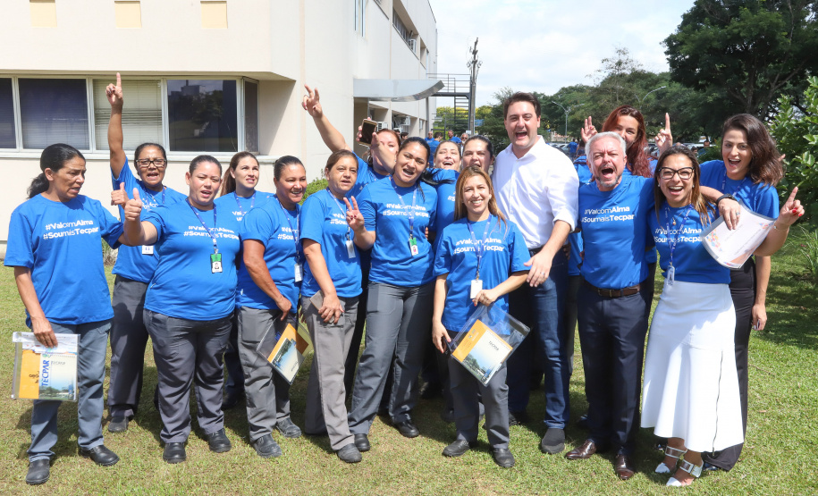 O governador Carlos Massa Ratinho Junior empossa a nova diretoria do Instituto de Tecnologia do Paraná (Tecpar). Tomam posse como diretor-presidente do Tecpar, Fabio Cammarota; diretora comercial, Danielle Portela; o diretor de Desenvolvimento Tecnológico e Inovação, Rafael Rodrigues; e diretor de Administração e Finanças, Arnaldo da Fonseca. Foto: Rodrigo Félix Leal/ANPr
