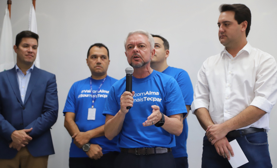 O governador Carlos Massa Ratinho Junior empossa a nova diretoria do Instituto de Tecnologia do Paraná (Tecpar). Tomam posse como diretor-presidente do Tecpar, Fabio Cammarota; diretora comercial, Danielle Portela; o diretor de Desenvolvimento Tecnológico e Inovação, Rafael Rodrigues; e diretor de Administração e Finanças, Arnaldo da Fonseca. Foto: José Fernando Ogura/ANPr