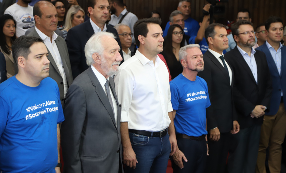 O governador Carlos Massa Ratinho Junior empossa a nova diretoria do Instituto de Tecnologia do Paraná (Tecpar). Tomam posse como diretor-presidente do Tecpar, Fabio Cammarota; diretora comercial, Danielle Portela; o diretor de Desenvolvimento Tecnológico e Inovação, Rafael Rodrigues; e diretor de Administração e Finanças, Arnaldo da Fonseca. Foto: José Fernando Ogura/ANPr