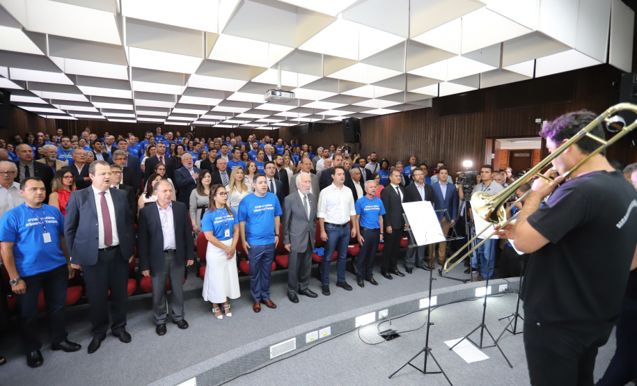 O governador Carlos Massa Ratinho Junior empossa a nova diretoria do Instituto de Tecnologia do Paraná (Tecpar). Tomam posse como diretor-presidente do Tecpar, Fabio Cammarota; diretora comercial, Danielle Portela; o diretor de Desenvolvimento Tecnológico e Inovação, Rafael Rodrigues; e diretor de Administração e Finanças, Arnaldo da Fonseca. Foto: José Fernando Ogura/ANPr