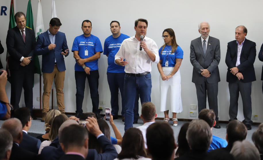 O governador Carlos Massa Ratinho Junior empossa a nova diretoria do Instituto de Tecnologia do Paraná (Tecpar). Tomam posse como diretor-presidente do Tecpar, Fabio Cammarota; diretora comercial, Danielle Portela; o diretor de Desenvolvimento Tecnológico e Inovação, Rafael Rodrigues; e diretor de Administração e Finanças, Arnaldo da Fonseca. Foto: José Fernando Ogura/ANPr