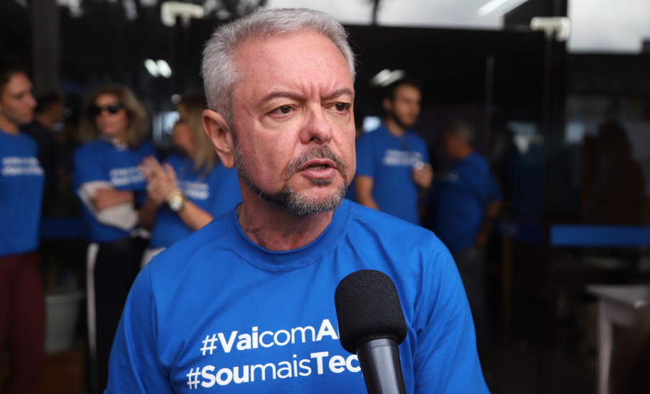 O governador Carlos Massa Ratinho Junior empossa a nova diretoria do Instituto de Tecnologia do Paraná (Tecpar). Tomam posse como diretor-presidente do Tecpar, Fabio Cammarota; diretora comercial, Danielle Portela; o diretor de Desenvolvimento Tecnológico e Inovação, Rafael Rodrigues; e diretor de Administração e Finanças, Arnaldo da Fonseca. Foto: José Fernando Ogura/ANPr