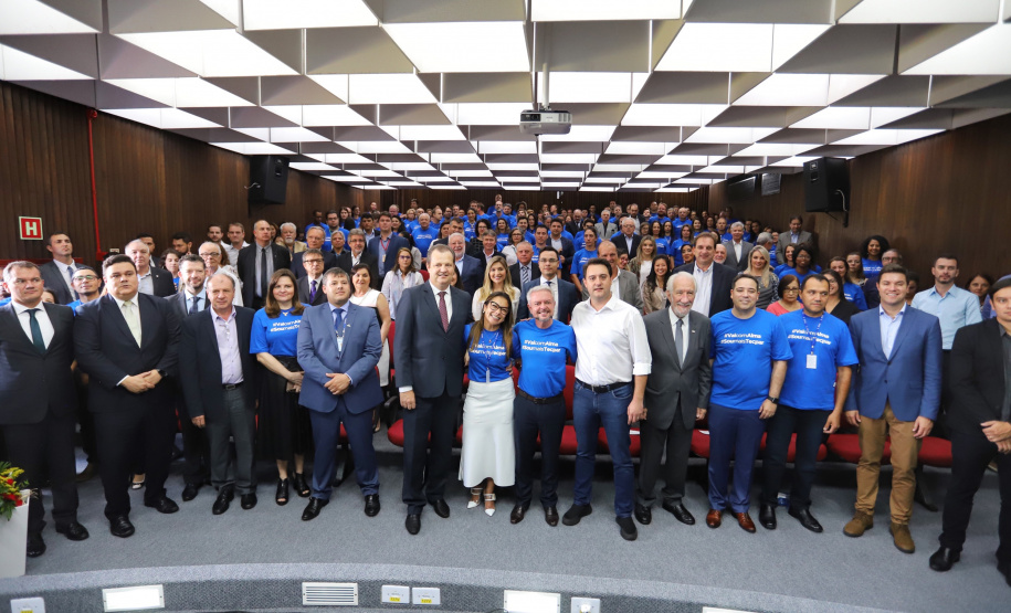 O governador Carlos Massa Ratinho Junior empossa a nova diretoria do Instituto de Tecnologia do Paraná (Tecpar). Tomam posse como diretor-presidente do Tecpar, Fabio Cammarota; diretora comercial, Danielle Portela; o diretor de Desenvolvimento Tecnológico e Inovação, Rafael Rodrigues; e diretor de Administração e Finanças, Arnaldo da Fonseca. Foto: José Fernando Ogura/ANPr