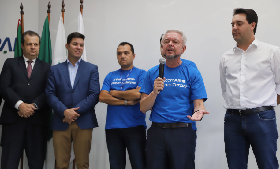 O governador Carlos Massa Ratinho Junior empossa a nova diretoria do Instituto de Tecnologia do Paraná (Tecpar). Tomam posse como diretor-presidente do Tecpar, Fabio Cammarota; diretora comercial, Danielle Portela; o diretor de Desenvolvimento Tecnológico e Inovação, Rafael Rodrigues; e diretor de Administração e Finanças, Arnaldo da Fonseca. Foto: José Fernando Ogura/ANPr