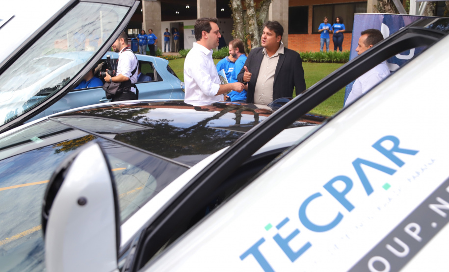 O governador Carlos Massa Ratinho Junior empossa a nova diretoria do Instituto de Tecnologia do Paraná (Tecpar). Tomam posse como diretor-presidente do Tecpar, Fabio Cammarota; diretora comercial, Danielle Portela; o diretor de Desenvolvimento Tecnológico e Inovação, Rafael Rodrigues; e diretor de Administração e Finanças, Arnaldo da Fonseca. Foto: José Fernando Ogura/ANPr
