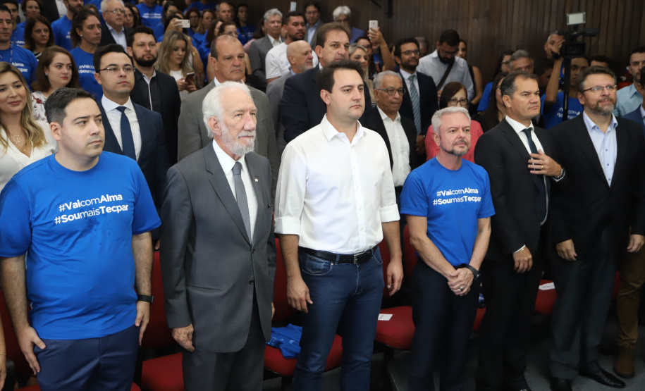 O governador Carlos Massa Ratinho Junior empossa a nova diretoria do Instituto de Tecnologia do Paraná (Tecpar). Tomam posse como diretor-presidente do Tecpar, Fabio Cammarota; diretora comercial, Danielle Portela; o diretor de Desenvolvimento Tecnológico e Inovação, Rafael Rodrigues; e diretor de Administração e Finanças, Arnaldo da Fonseca. Foto: José Fernando Ogura/ANPr