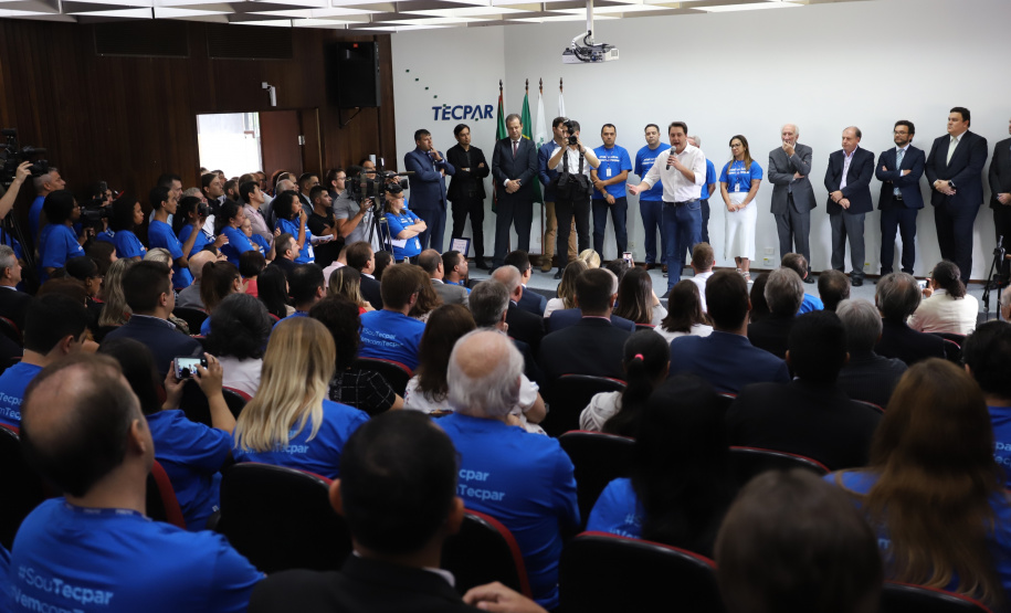 O governador Carlos Massa Ratinho Junior empossa a nova diretoria do Instituto de Tecnologia do Paraná (Tecpar). Tomam posse como diretor-presidente do Tecpar, Fabio Cammarota; diretora comercial, Danielle Portela; o diretor de Desenvolvimento Tecnológico e Inovação, Rafael Rodrigues; e diretor de Administração e Finanças, Arnaldo da Fonseca. Foto: José Fernando Ogura/ANPr