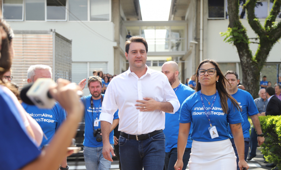 O governador Carlos Massa Ratinho Junior empossa a nova diretoria do Instituto de Tecnologia do Paraná (Tecpar). Tomam posse como diretor-presidente do Tecpar, Fabio Cammarota; diretora comercial, Danielle Portela; o diretor de Desenvolvimento Tecnológico e Inovação, Rafael Rodrigues; e diretor de Administração e Finanças, Arnaldo da Fonseca. Foto: José Fernando Ogura/ANPr