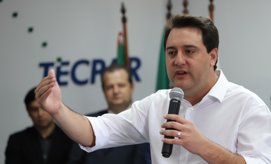 O governador Carlos Massa Ratinho Junior empossa a nova diretoria do Instituto de Tecnologia do Paraná (Tecpar). Tomam posse como diretor-presidente do Tecpar, Fabio Cammarota; diretora comercial, Danielle Portela; o diretor de Desenvolvimento Tecnológico e Inovação, Rafael Rodrigues; e diretor de Administração e Finanças, Arnaldo da Fonseca. Foto: José Fernando Ogura/ANPr