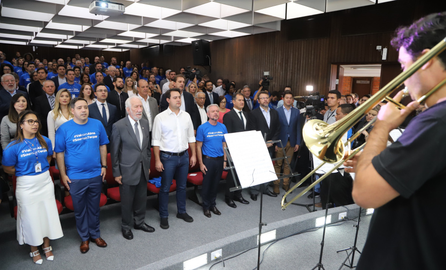 O governador Carlos Massa Ratinho Junior empossa a nova diretoria do Instituto de Tecnologia do Paraná (Tecpar). Tomam posse como diretor-presidente do Tecpar, Fabio Cammarota; diretora comercial, Danielle Portela; o diretor de Desenvolvimento Tecnológico e Inovação, Rafael Rodrigues; e diretor de Administração e Finanças, Arnaldo da Fonseca. Foto: José Fernando Ogura/ANPr