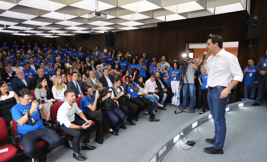 O governador Carlos Massa Ratinho Junior empossa a nova diretoria do Instituto de Tecnologia do Paraná (Tecpar). Tomam posse como diretor-presidente do Tecpar, Fabio Cammarota; diretora comercial, Danielle Portela; o diretor de Desenvolvimento Tecnológico e Inovação, Rafael Rodrigues; e diretor de Administração e Finanças, Arnaldo da Fonseca. Foto: José Fernando Ogura/ANPr