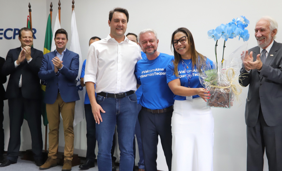 O governador Carlos Massa Ratinho Junior empossa a nova diretoria do Instituto de Tecnologia do Paraná (Tecpar). Tomam posse como diretor-presidente do Tecpar, Fabio Cammarota; diretora comercial, Danielle Portela; o diretor de Desenvolvimento Tecnológico e Inovação, Rafael Rodrigues; e diretor de Administração e Finanças, Arnaldo da Fonseca. Foto: José Fernando Ogura/ANPr