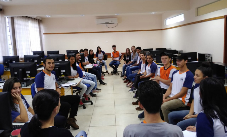 Começaram esta semana as aulas dos cursos técnicos do Programa Nacional de Acesso ao Ensino Técnico e Emprego (Pronatec/Mediotec) na rede estadual de ensino. São 840 alunos em 24 instituições de ensino de 17 municípios paranaenses.Foto: Divulgação/SEED