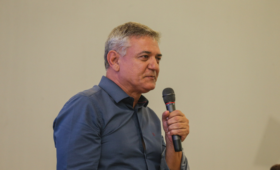 O governador Carlos Massa Ratinho Junior recebeu nesta quarta-feira (13), no Palácio Iguaçu, o campeão mundial de futebol Pelé. No evento, que contou com a presença de estudantes, atletas e ex-atletas, foram lançados a campanha Imposto Amigo do Esporte, do Governo do Estado, e o programa Esportivo Lúdico Educacional, de iniciativa de Pelé. - Curitiba, 13/03/2019 - Foto: Geraldo Bubniak/ANPr