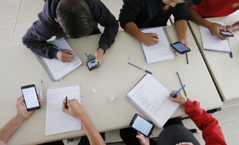 Em dois anos, o Colégio Estadual Frederico Guilherme Giese, em Piên (na Região Metropolitana de Curitiba), viveu uma transformação: a nota do Índice de Desenvolvimento da Educação Básica (Ideb) aumentou de 3,8 para 5,4 enquanto a evasão escolar despencou de 15% para 7%. Os resultados foram obtidos, respectivamente, no Ideb de 2015 e 2017. Foto: Arnaldo Alves/ANPr