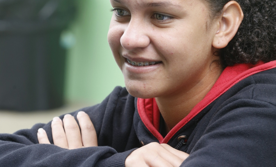 As aulas ficaram mais dinâmicas, os alunos participam mais e aprendemos mais também”, completou Maria Júlia Piontkewicz, de 16 anos, aluna do 2° ano do Ensino Médio. Foto: Arnaldo Alves/ANPr