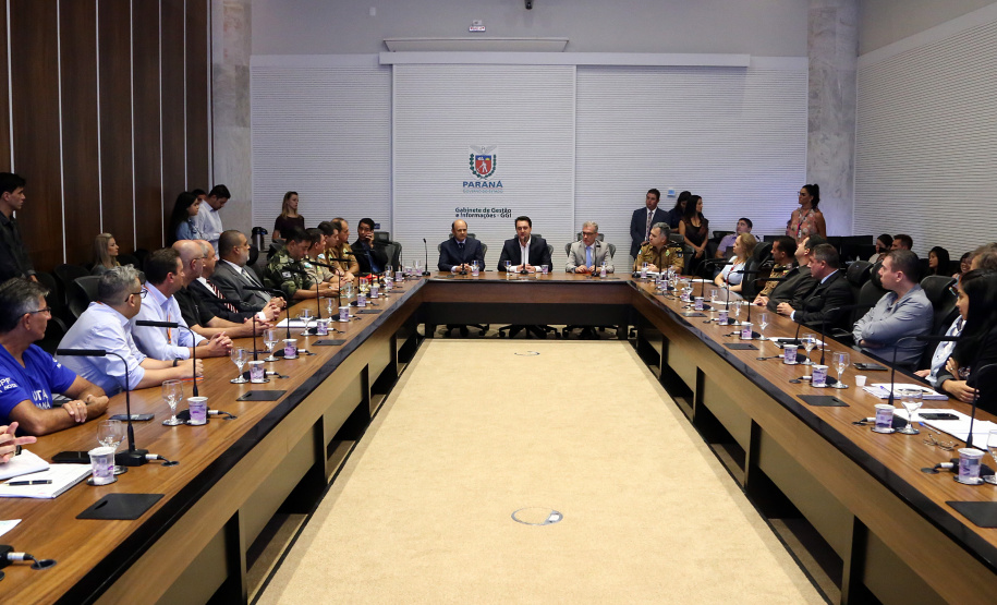 O balanço final da "Operação Verão" foi apresentado nesta quinta-feira (14), em reunião no Palácio Iguaçu, do governador Carlos Massa Ratinho Junior, o secretário da Segurança Pública e Administração Penitenciária, Luiz Felipe Carbonell, e representantes de todas as secretarias e órgãos envolvidos nas atividades..Foto de Gilson Abreu/ANPr - 14.03.2019